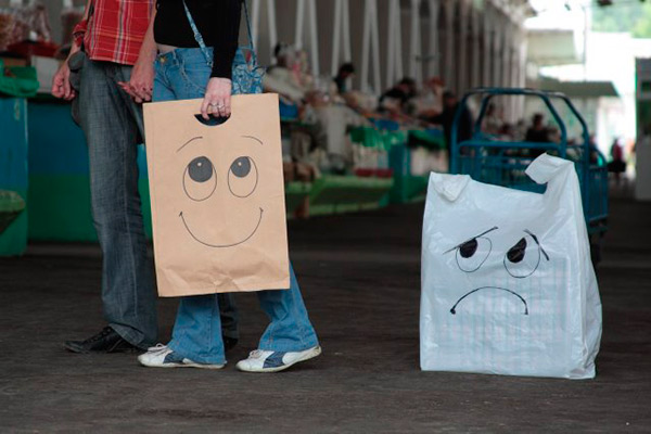 Шотландия празднует победу над одноразовыми пластиковыми пакетами