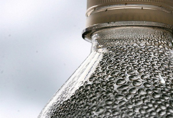 Новое солнечное устройство собирает воду даже из воздуха пустыни